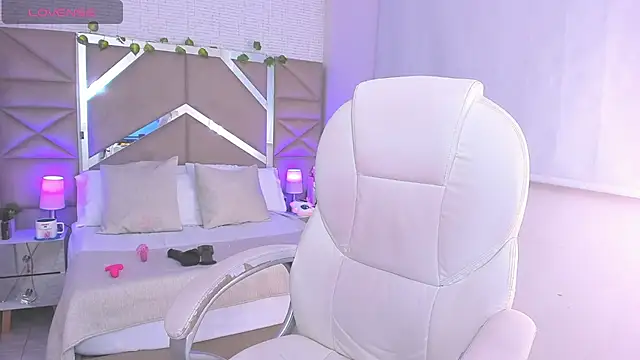 Zoe Lennoxx online show from January 4, 2025, 2:46 pm