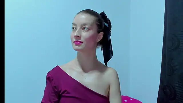 Snapshot of MiiaVolkova chatting on October 3, 2025, 11:13 pm MiiaVolkova online show from October 3, 2025, 11:13 pm