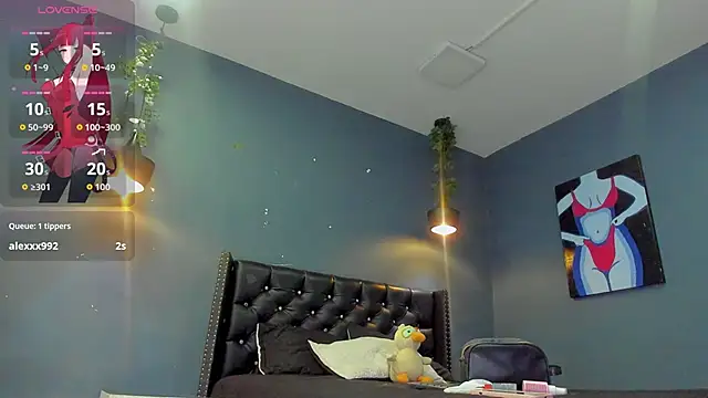 Sophiietaylor online show from November 17, 2025, 5:30 pm