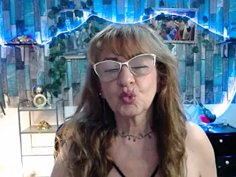 Snapshot of KarimaSarabe chatting on March 4, 2025, 8:05 pm KarimaSarabe online show from March 4, 2025, 8:05 pm