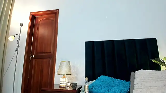 Snapshot of Nina_Cavaali chatting on December 19, 2024, 9:28 pm Nina Cavaali online show from December 19, 2024, 9:28 pm