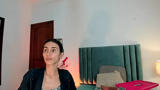 Snapshot of Nina_Cavaali chatting on December 23, 2024, 6:05 pm Nina Cavaali online show from December 23, 2024, 6:05 pm