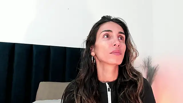 Snapshot of Nina_Cavaali chatting on February 9, 2025, 2:18 pm Nina Cavaali online show from February 9, 2025, 2:18 pm