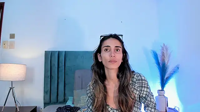 Snapshot of Nina_Cavaali chatting on February 10, 2025, 5:52 pm Nina Cavaali online show from February 10, 2025, 5:52 pm