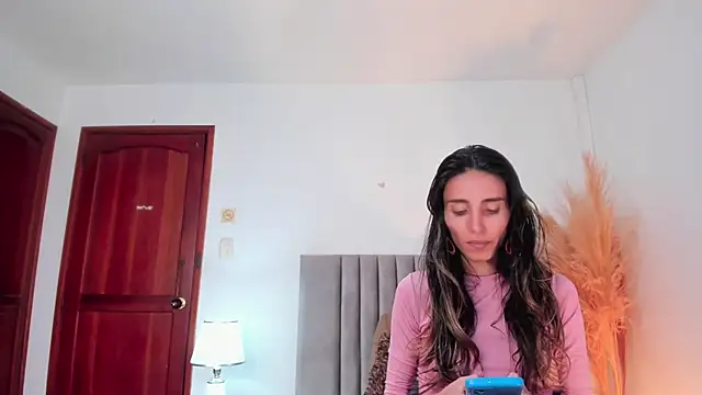 Snapshot of Nina_Cavaali chatting on March 18, 2025, 6:04 pm Nina Cavaali online show from March 18, 2025, 6:04 pm