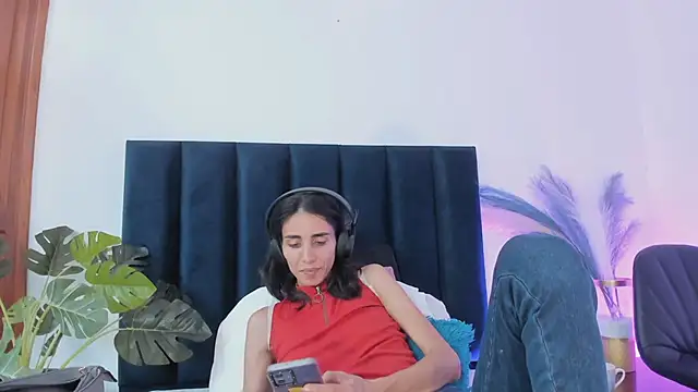 Snapshot of Nina_Cavaali chatting on September 12, 2025, 6:30 pm Nina Cavaali online show from September 12, 2025, 6:30 pm