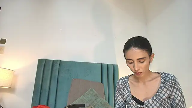 Snapshot of Nina_Cavaali chatting on September 18, 2025, 6:43 pm Nina Cavaali online show from September 18, 2025, 6:43 pm