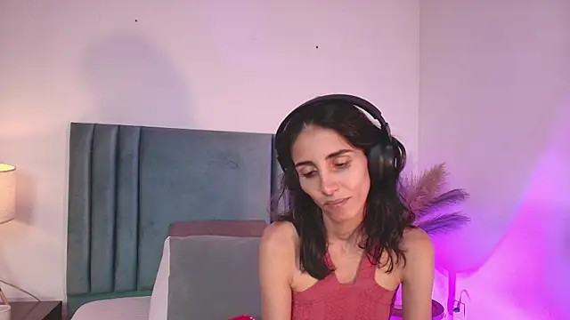 Snapshot of Nina_Cavaali chatting on October 1, 2025, 6:25 pm Nina Cavaali online show from October 1, 2025, 6:25 pm