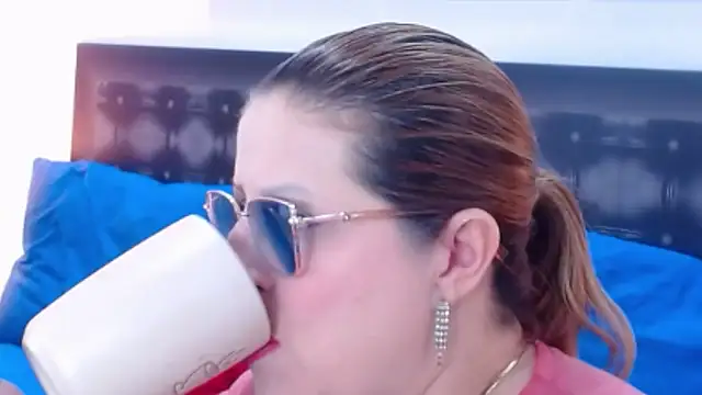 sandra 20 online show from November 16, 2025, 10:10 am