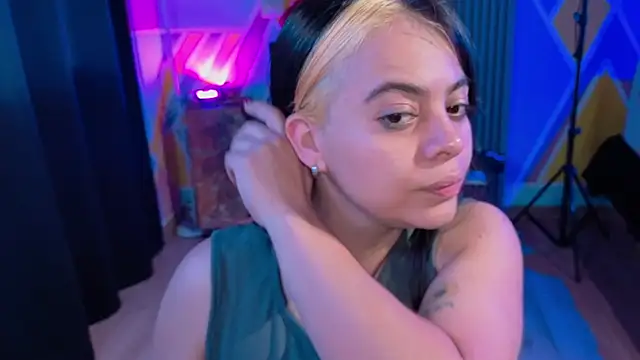 Cuttiealice online show from October 25, 2025, 11:07 am