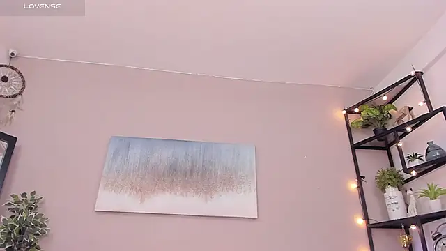 Briana Wells  online show from March 19, 2026, 1:04 pm