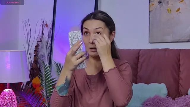 NicolLopeze online show from October 16, 2025, 7:20 am