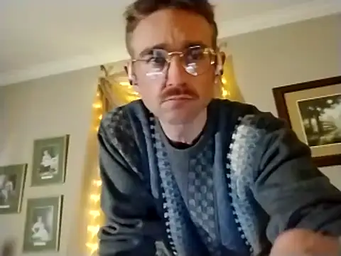 Snapshot of MaxSpadeErotica chatting on March 10, 2026, 4:17 am MaxSpadeErotica online show from March 10, 2026, 4:17 am