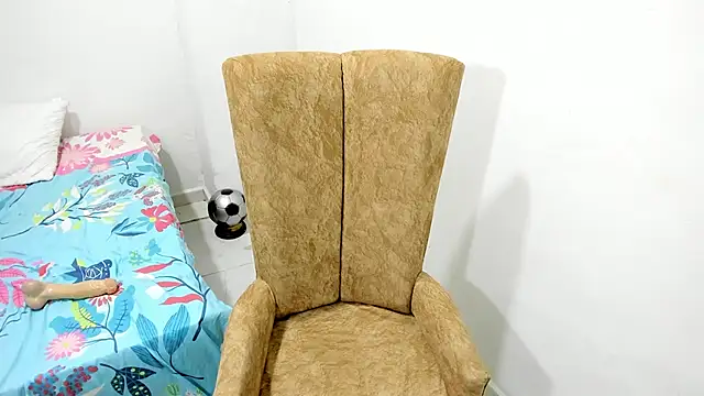 sofiapaola online show from December 14, 2024, 4:01 am