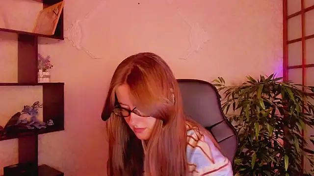 Snapshot of KateCuddle chatting on March 12, 2025, 2:30 am KateCuddle online show from March 12, 2025, 2:30 am