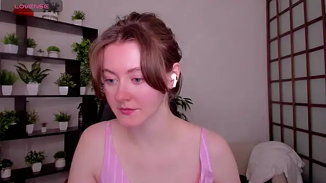 KateCuddle online show from February 11, 2026, 2:49 am