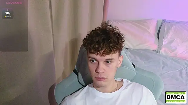 Snapshot of cute_thomas chatting on December 17, 2025, 3:51 pm cute thomas online show from December 17, 2025, 3:51 pm