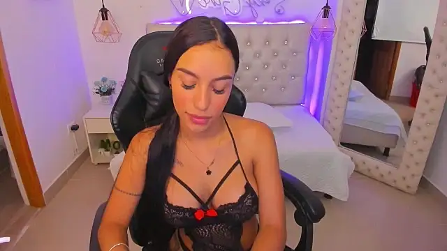 Snapshot of xiomara__cortes chatting on January 27, 2025, 7:03 pm xiomara cortes online show from January 27, 2025, 7:03 pm