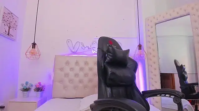 Snapshot of xiomara__cortes chatting on January 27, 2025, 10:06 pm xiomara cortes online show from January 27, 2025, 10:06 pm