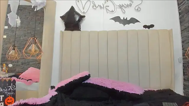 xiomara  cortes online show from October 30, 2025, 12:56 am