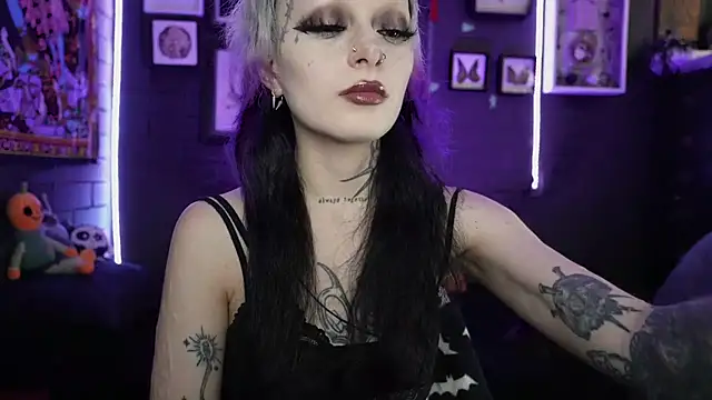 Snapshot of insania_9999_ chatting on January 5, 2026, 6:55 pm insania 9999 online show from January 5, 2026, 6:55 pm