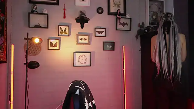 Snapshot of insania_9999_ chatting on February 25, 2026, 4:05 pm insania 9999 online show from February 25, 2026, 4:05 pm