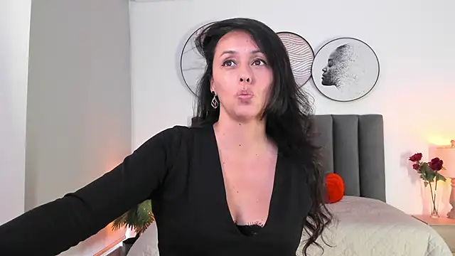 Snapshot of SaharaGarcia__ chatting on February 19, 2025, 10:20 pm SaharaGarcia online show from February 19, 2025, 10:20 pm