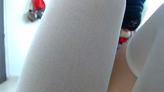 InocentHeaven1 online show from December 24, 2024, 2:54 pm