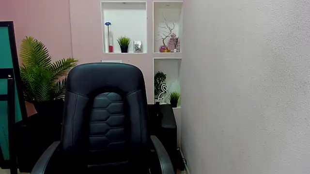 Persephoni online show from December 19, 2025, 5:36 am