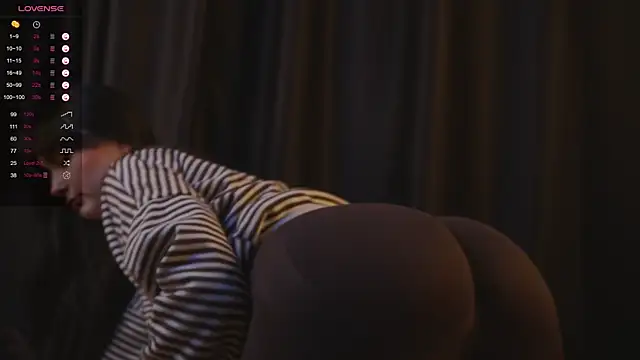 itssophiie online show from November 17, 2025, 8:14 pm