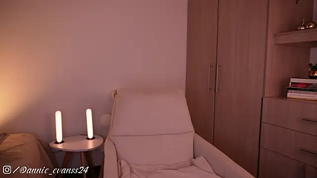 Snapshot of annie24_evans chatting on November 25, 2025, 12:32 am annie24 evans online show from November 25, 2025, 12:32 am