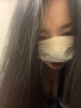 TW-qiqi online show from December 10, 2024, 6:49 pm