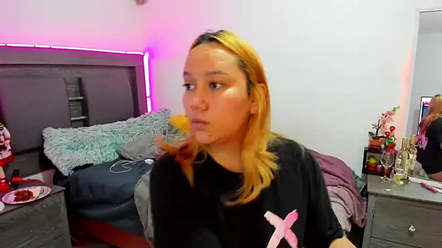 Snapshot of Cherrynoa chatting on February 8, 2026, 2:59 am Cherrynoa online show from February 8, 2026, 2:59 am