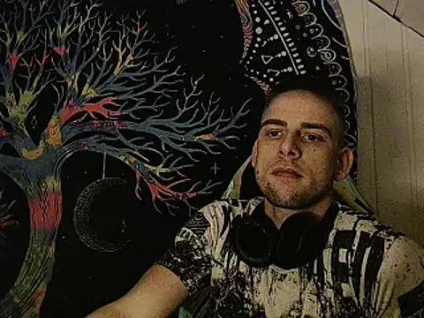 Snapshot of Youngtimer_1997 chatting on November 17, 2025, 1:33 am Youngtimer 1997 online show from November 17, 2025, 1:33 am