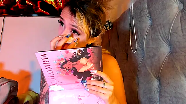 Snapshot of Sabrina_Cole chatting on December 19, 2025, 4:08 am Sabrina Cole online show from December 19, 2025, 4:08 am