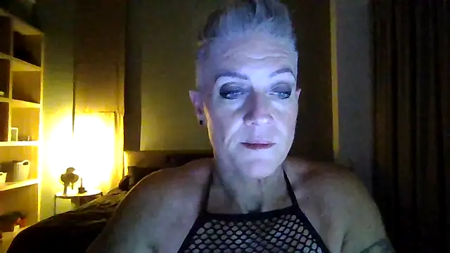 Devon2020 online show from November 4, 2025, 1:32 pm