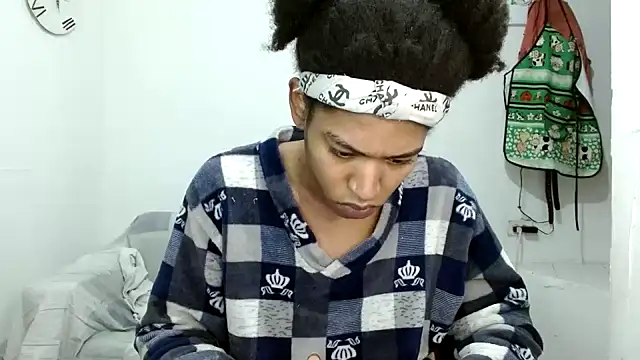 angelamarie1 online show from November 4, 2025, 9:36 pm