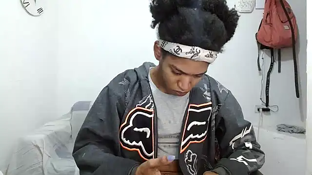 angelamarie1 online show from November 10, 2025, 10:36 am