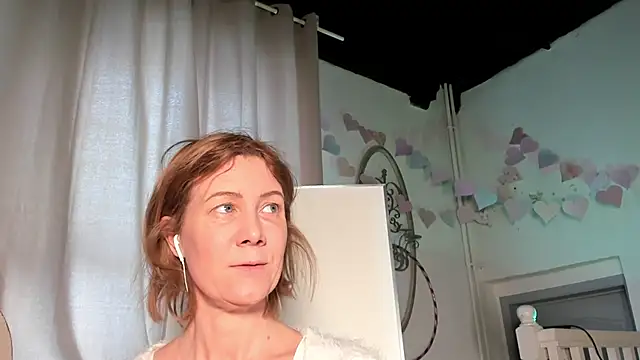 Lola Belgium online show from February 16, 2025, 1:05 pm