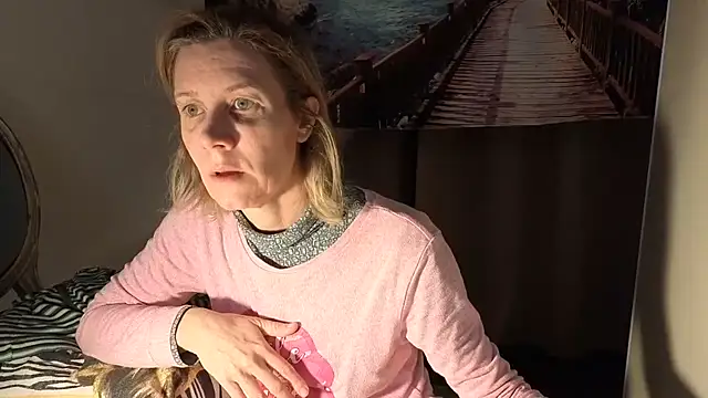 Lola Belgium online show from April 12, 2026, 5:34 am