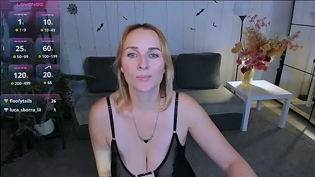 Snapshot of Karinella_x chatting on October 26, 2025, 9:42 pm Karinella x online show from October 26, 2025, 9:42 pm