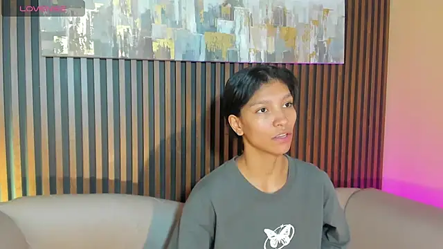 LauraAristizabal online show from October 22, 2025, 12:38 pm