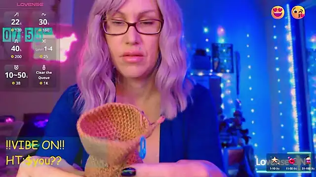 EmmaIsHere online show from September 9, 2025, 1:54 pm