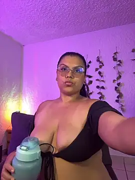 Snapshot of kittylu__ chatting on September 24, 2025, 3:32 am kittylu online show from September 24, 2025, 3:32 am