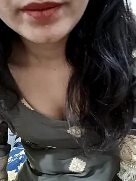 Snapshot of CuteSarikaLIVE chatting on February 13, 2025, 4:32 am CuteSarikaLIVE online show from February 13, 2025, 4:32 am