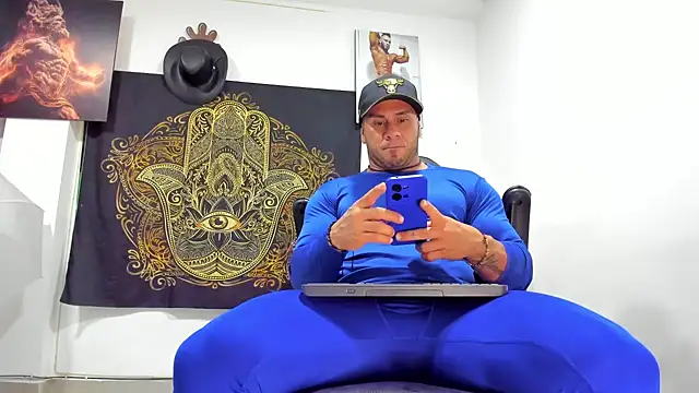 LOGAN WHITTERS01 online show from February 18, 2025, 3:53 am