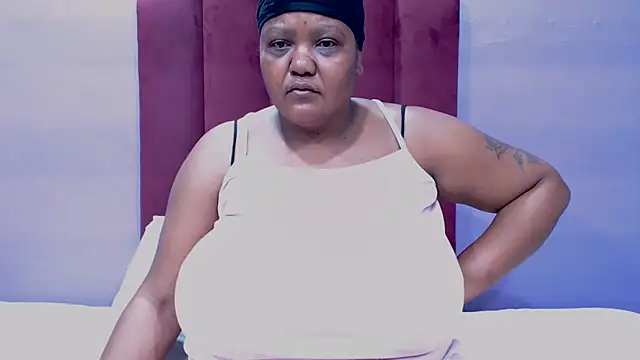 Snapshot of GiantTittts chatting on November 7, 2025, 5:13 pm GiantTittts online show from November 7, 2025, 5:13 pm