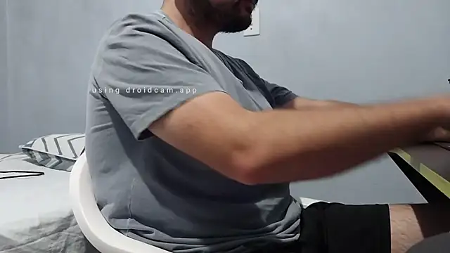 Snapshot of SuyNey chatting on January 6, 2026, 11:18 pm SuyNey online show from January 6, 2026, 11:18 pm