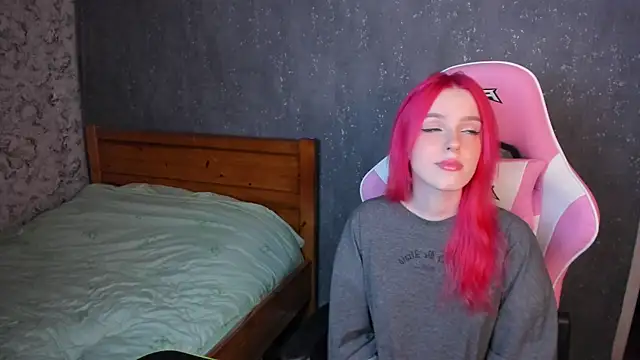 Snapshot of DavidAndSophie chatting on December 15, 2024, 12:49 pm DavidAndSophie online show from December 15, 2024, 12:49 pm