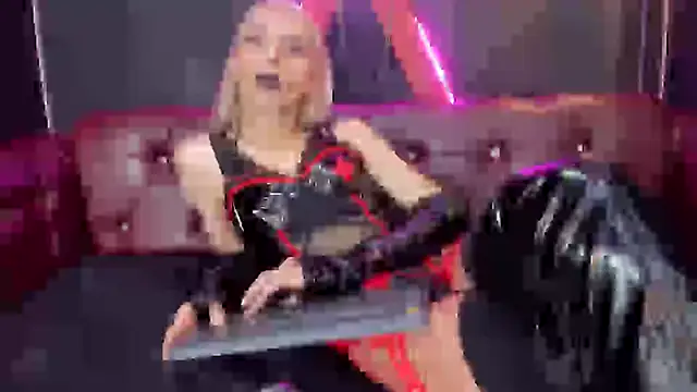 Snapshot of Victoria_Badgal_ chatting on December 18, 2024, 11:40 pm Victoria Badgal online show from December 18, 2024, 11:40 pm